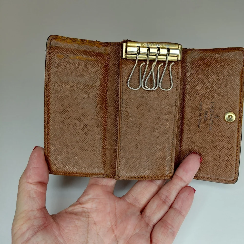 Louis Vuitton 4 Key Holder - Picture 5 of 17